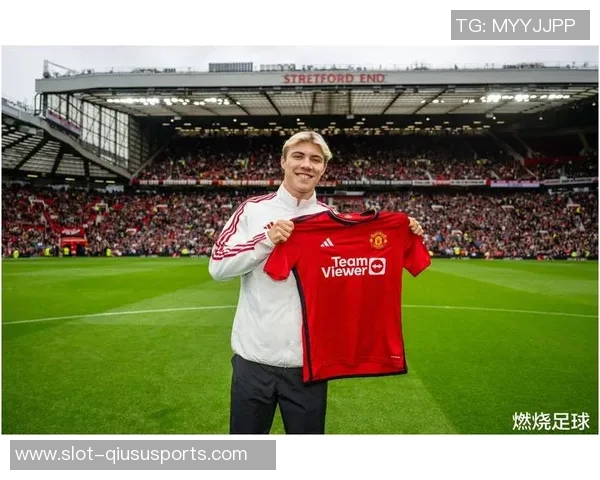 梦幻足球球衣曼联设计灵感与文化传承的完美结合探讨 梦幻足球球衣曼联设计灵感与文化传承的完美结合探讨