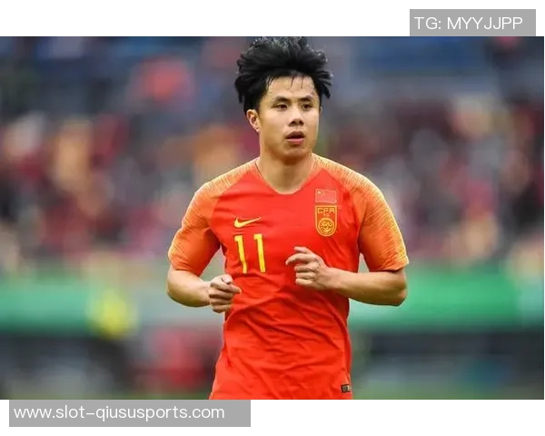 精准掌握足球落点判断技巧提升比赛表现的关键因素分析 精准掌握足球落点判断技巧提升比赛表现的关键因素分析